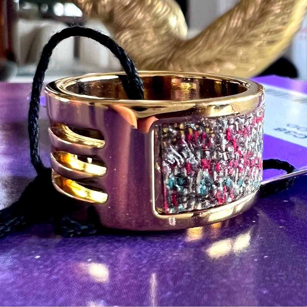 ETRO Wide Band Gold Tone Texture Colors Brass Ring Size US 8 Large 19 New - Picture 7 of 8